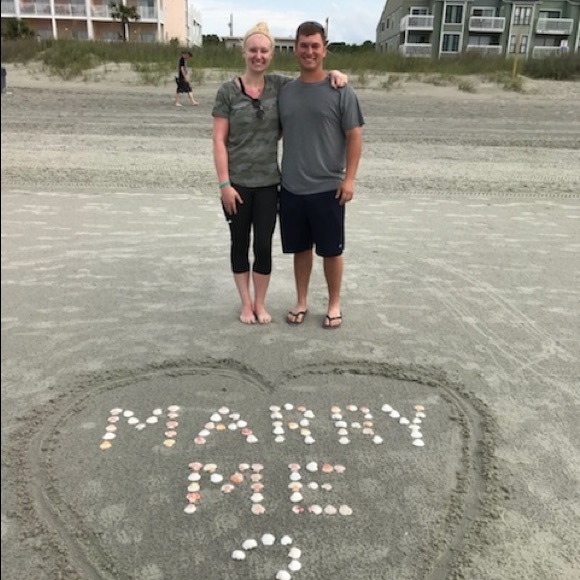 MEET YOUR POSHER 👩🏼‍⚕️💉💍 - Picture 2 of 6